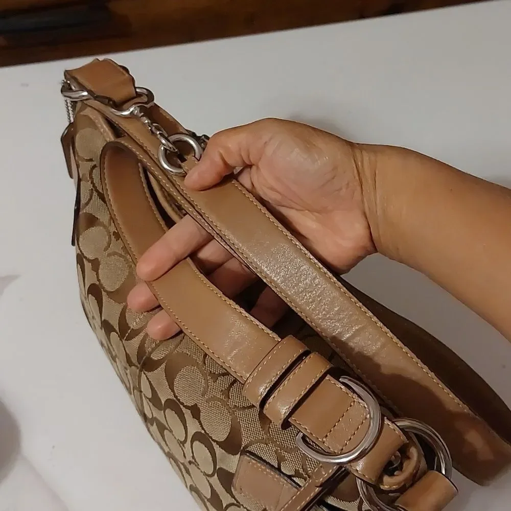 Coach Logo Signature Hamptons Hobo Bag F07077